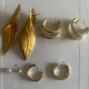Bundle of gold and pearl earrings/studs (4 pairs)